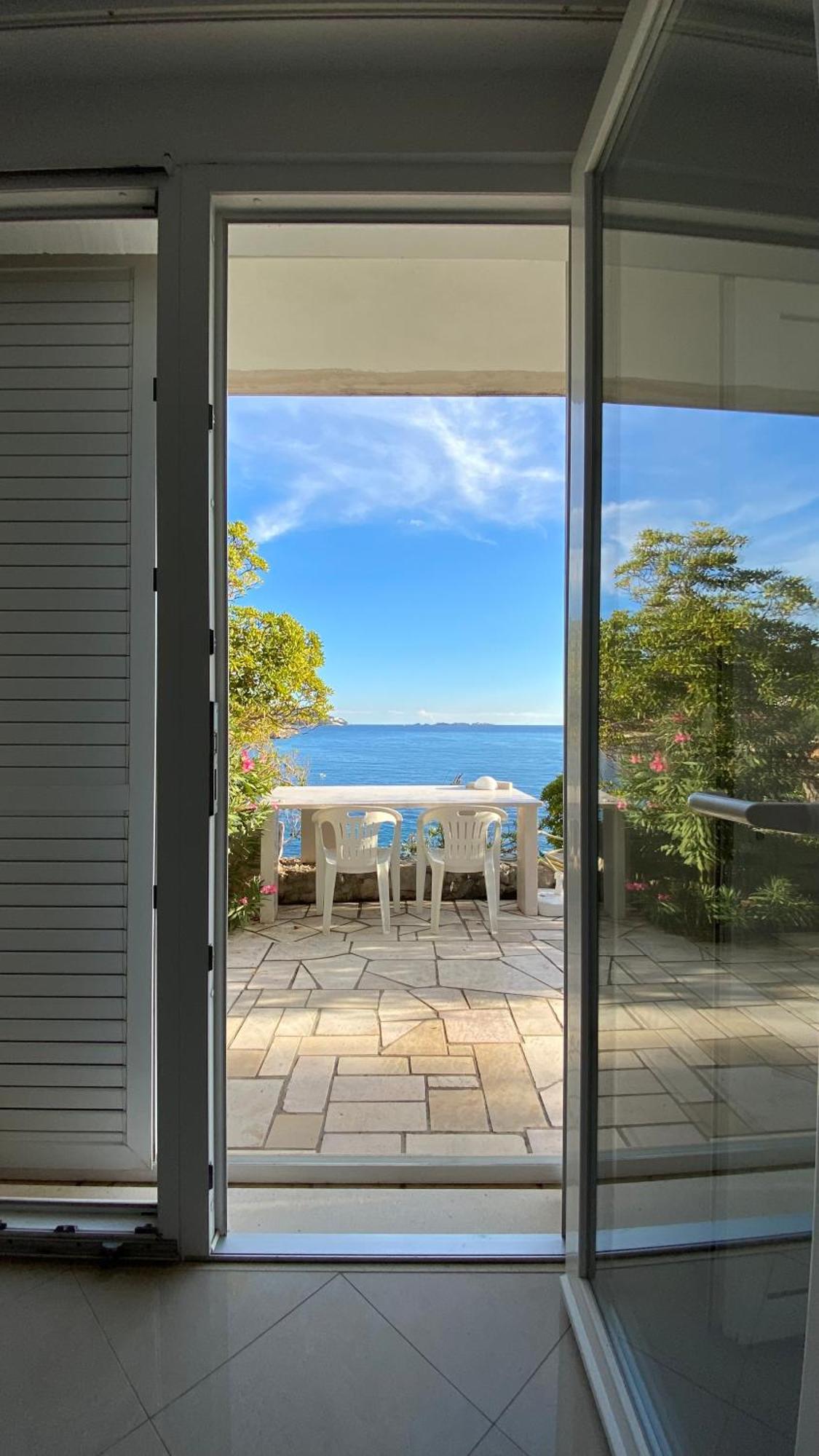 Beach House On The Cliff Zaton  Extérieur photo